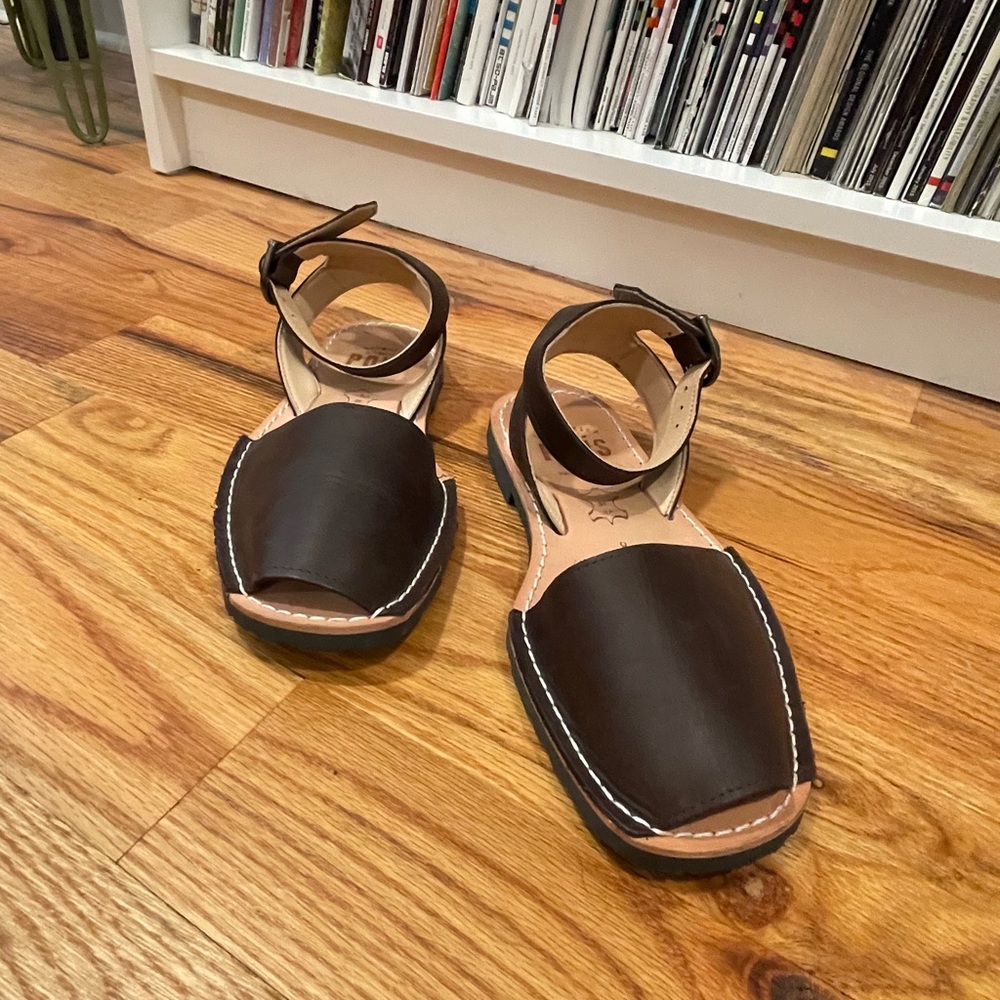 SOLD - Chocolate Brown Pons Avarcas with ankle strap